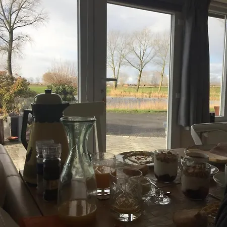 Couette-café Logies De Meerkoet *